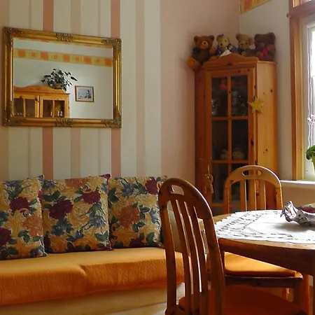 Regina Apartment *